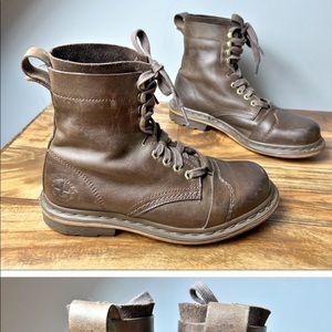 Doc Martens Pier 9 Eye Brown Leather Boots